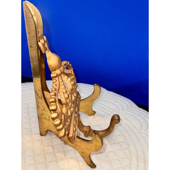 Golden Royalty Crown Hook - Picture 4 of 12